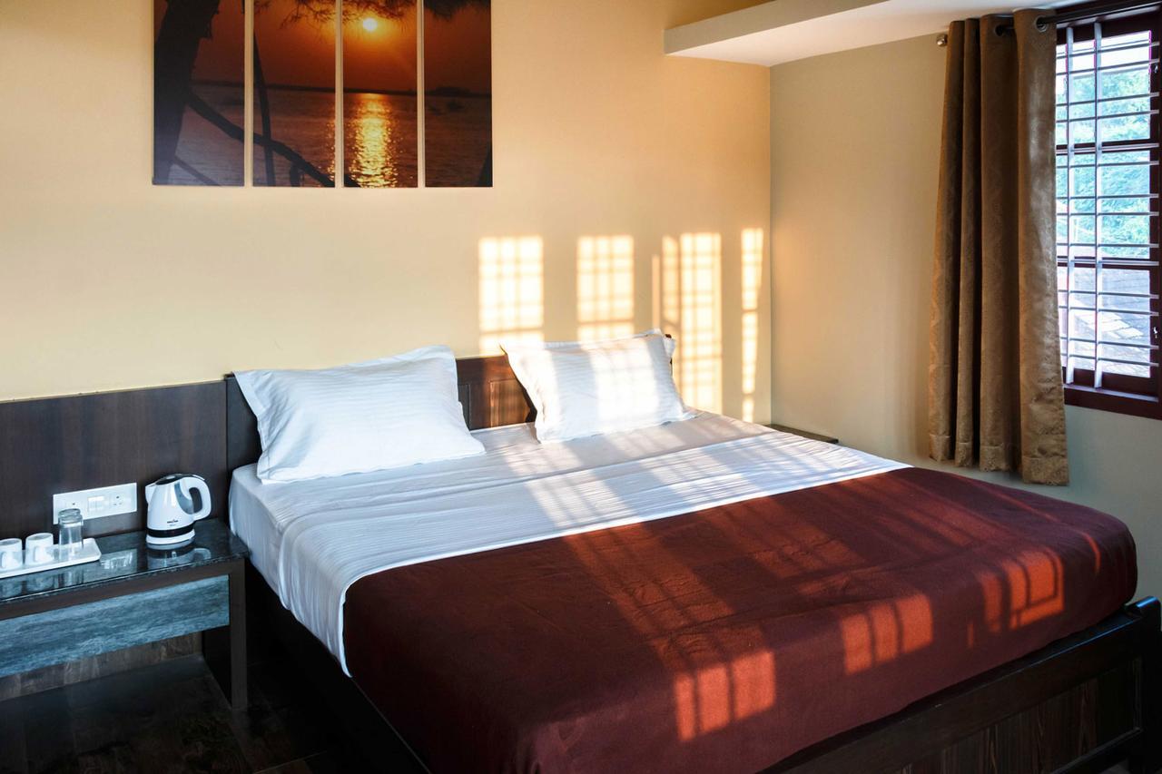 Karkera Comforts Hotel Madikeri Exterior foto