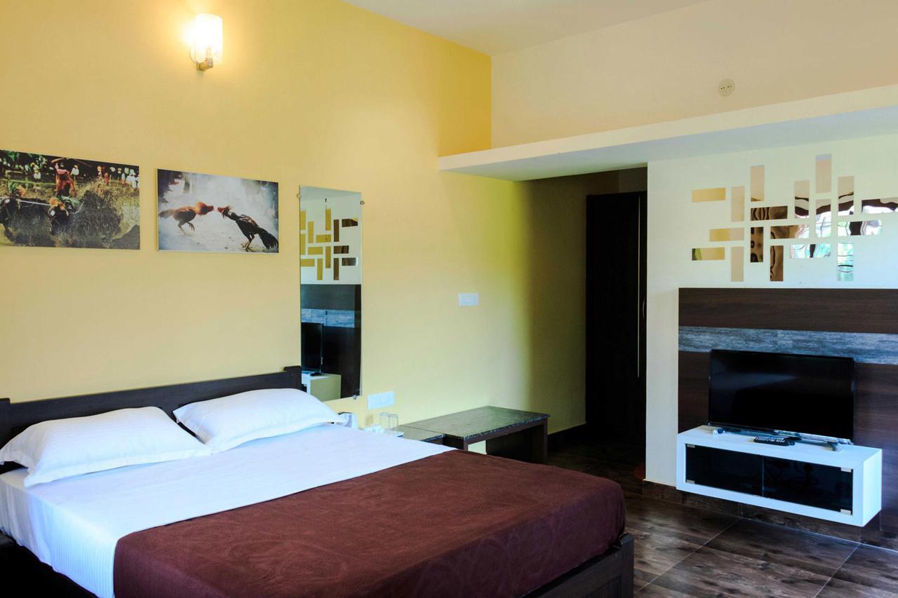 Karkera Comforts Hotel Madikeri Exterior foto