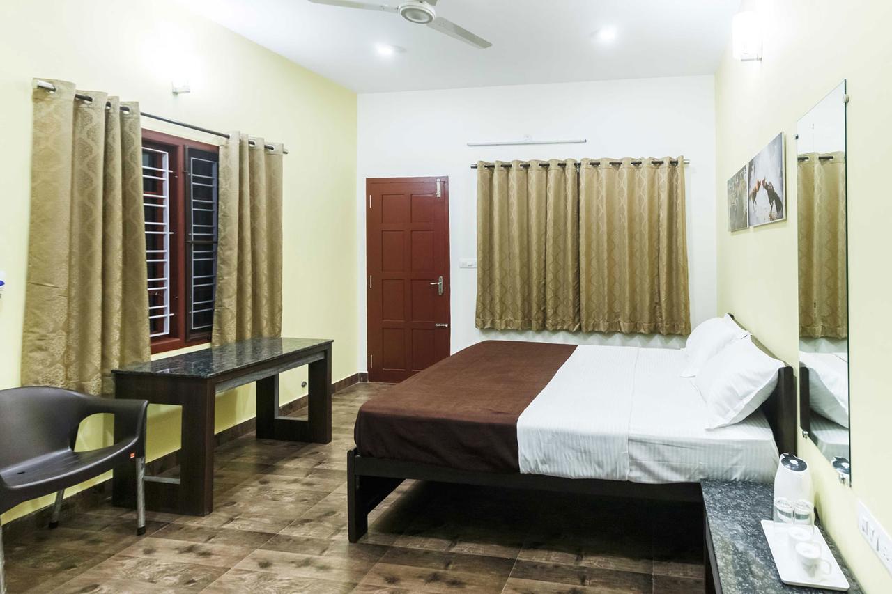 Karkera Comforts Hotel Madikeri Exterior foto