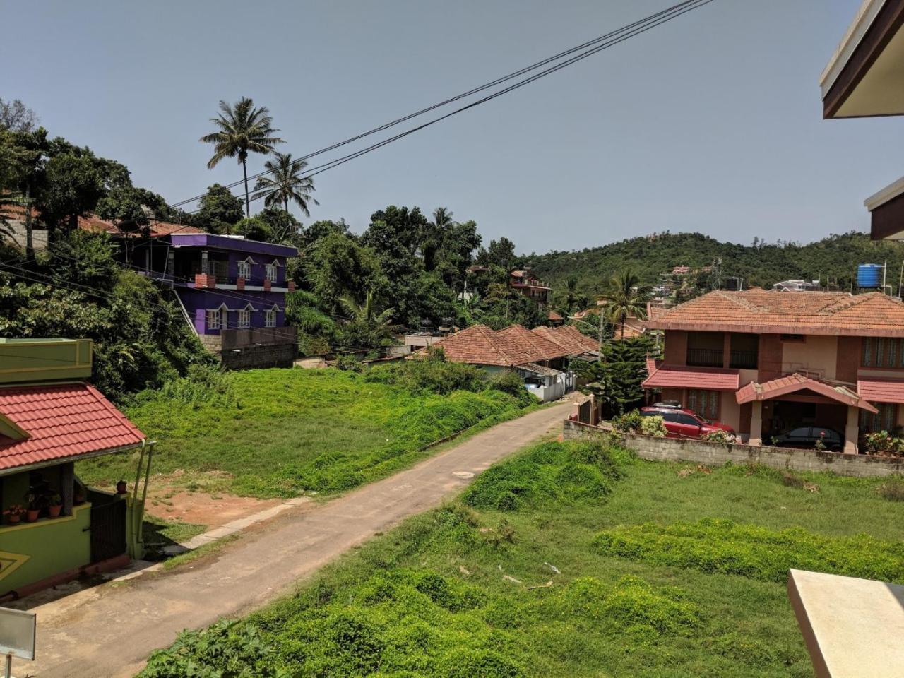 Karkera Comforts Hotel Madikeri Exterior foto
